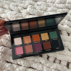 Violet Voss essentials eyeshadow palette